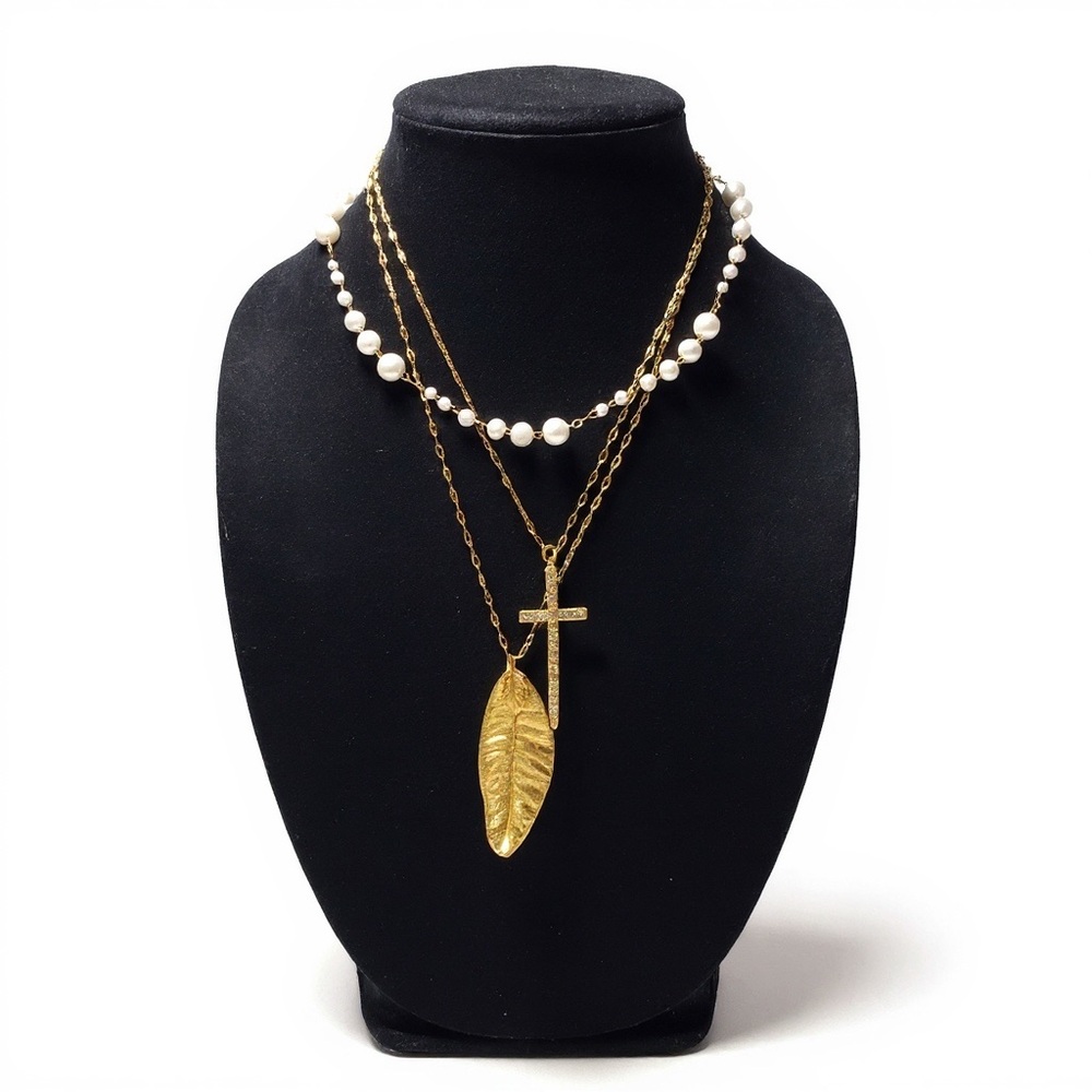 Gold and Pearl Layered Necklace with Leaf Pendant